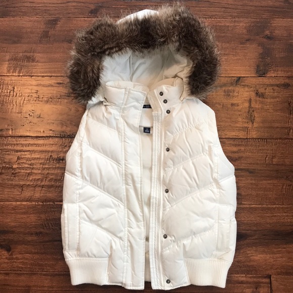 GAP Jackets & Blazers - ❄️💨GAP White Vest with detachable hood